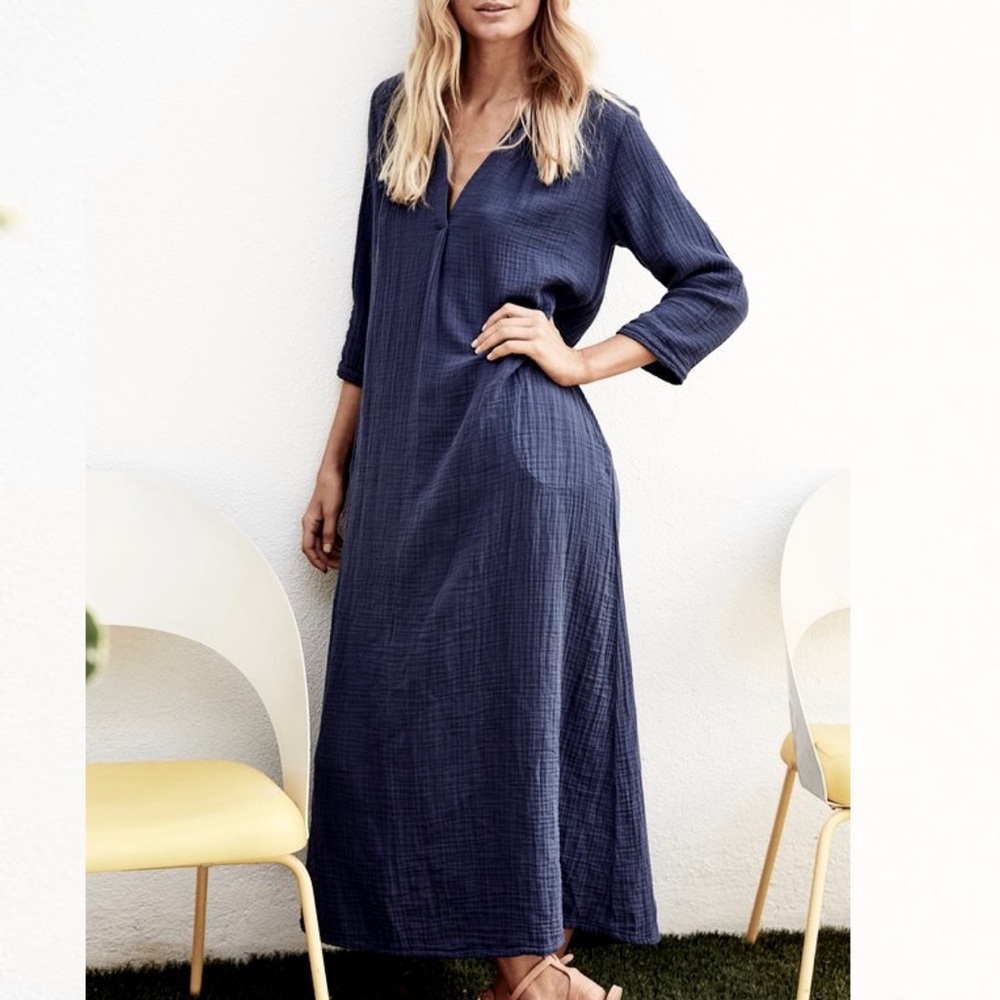 XiRENA Gauze Cotton Navy Blue V-Neck Midi Dress - medium